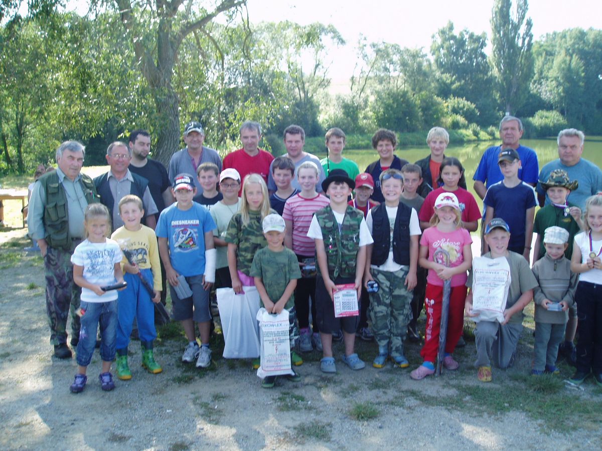 60 závodníci a pořadatelé